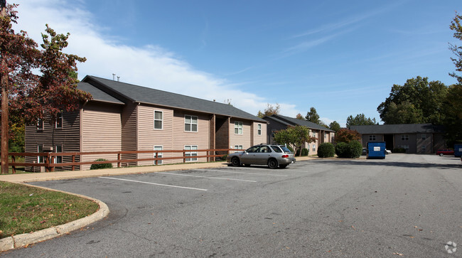 Primary Photo - Gateway Village Apartments