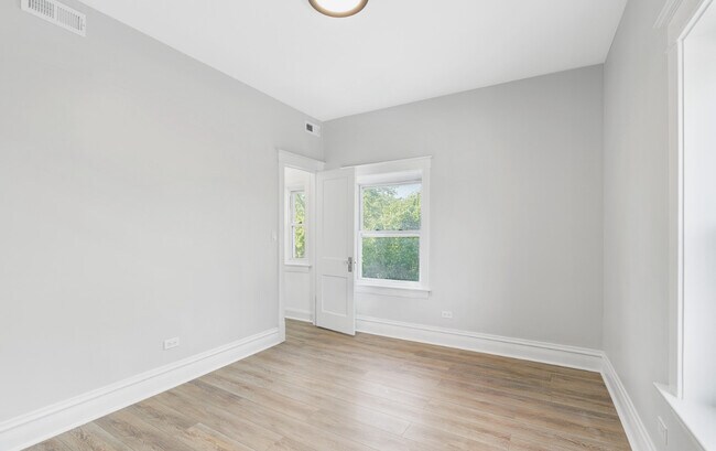 Building Photo - 2501 S Lawndale Ave