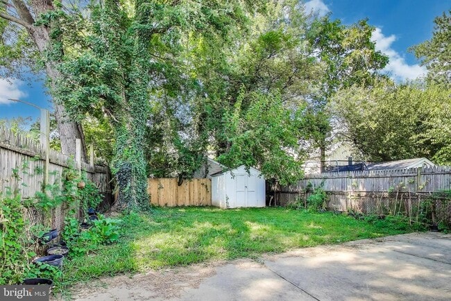 Building Photo - 3407 Floral St