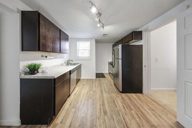 Building Photo - 361 Locust St