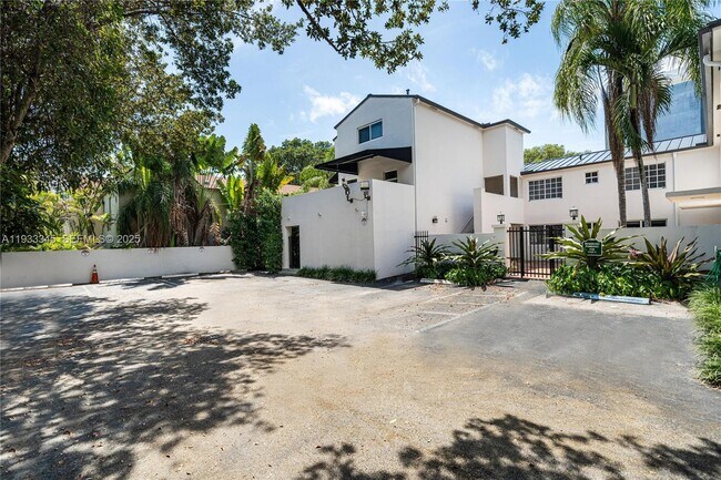 Building Photo - 2918 Bird Ave