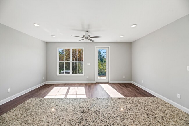 Building Photo - 375 Harper Village Way