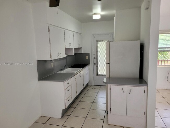 Building Photo - 1250 S Alhambra Cir