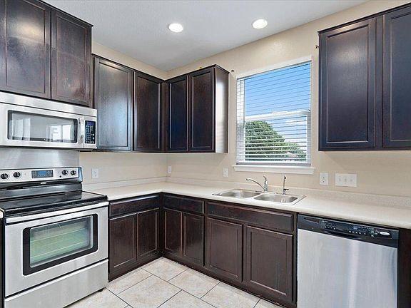 Building Photo - 904 Lonesome Lilly Way