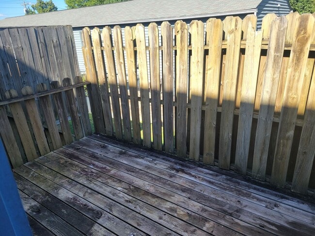 Building Photo - Knoxville 37922 - 2 bedroom, 2 bath townho...