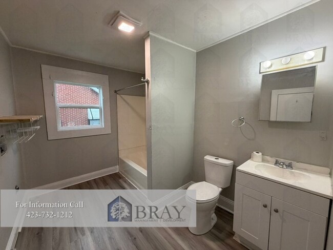 Building Photo - Charming Renovated 1935 Historic Home with Fenced Yard in Central Kingsport