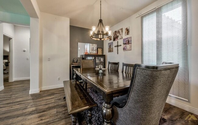 Building Photo - 5900 Warren Ridge Dr