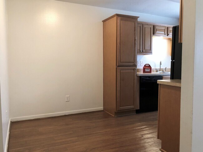 Building Photo - 3605MN