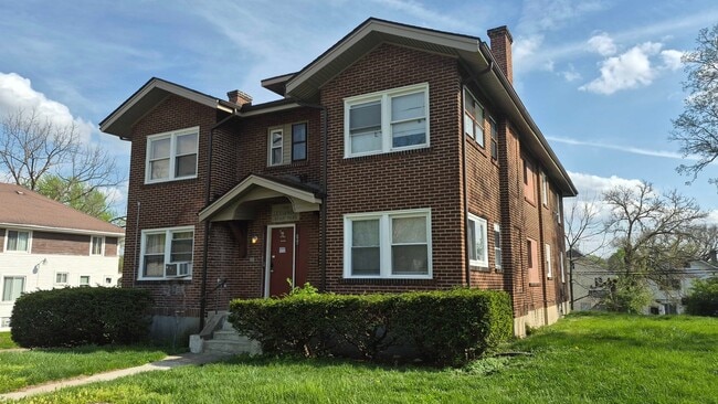 Building Photo - 300 Oxford Ave