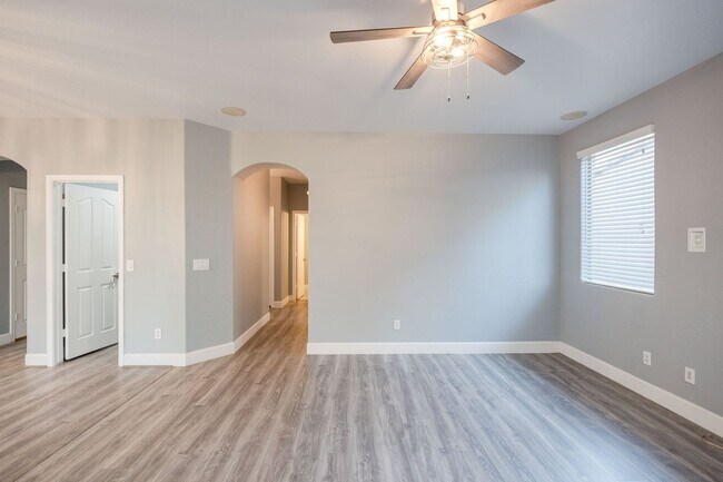 Building Photo - $3,500 For Lease Starting June 1, 2026 4 beds-2.5 Baths 2,421 Sq. Ft.  Amazing Gilbert 85298 Home...
