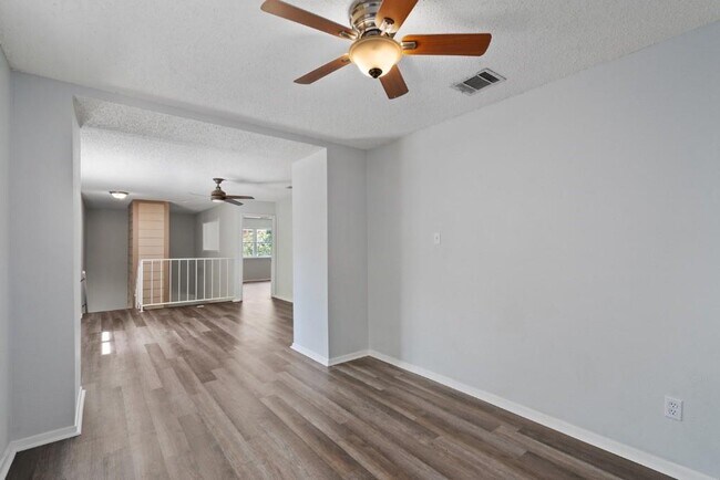 Building Photo - 11809 Eubank Dr