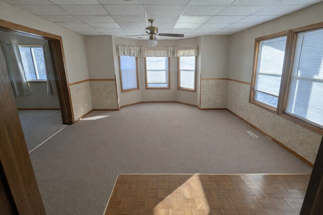 Building Photo - 136 Main St