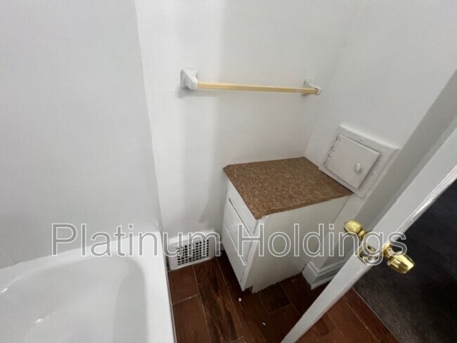 Building Photo - 4898 E 95th St