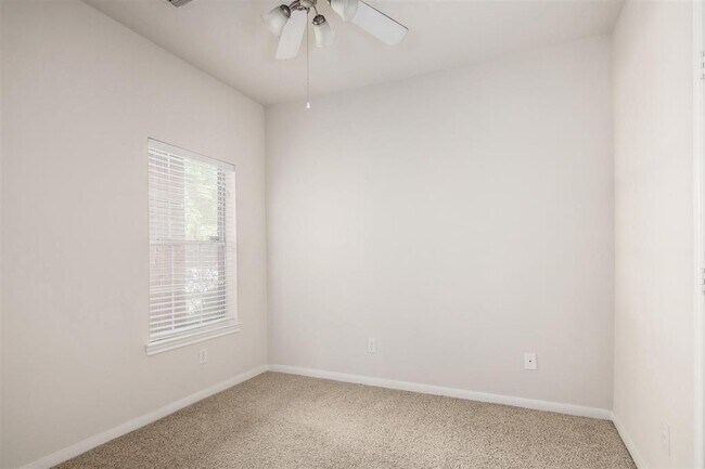 Building Photo - 25609 Tiverton Forest Ct