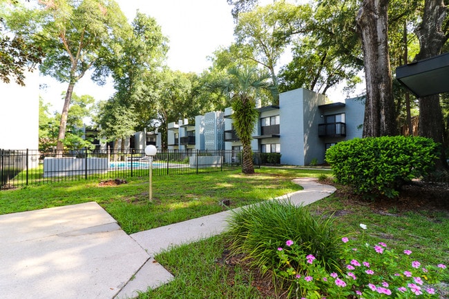 Building Photo - Adorable 2/2 in Concordia