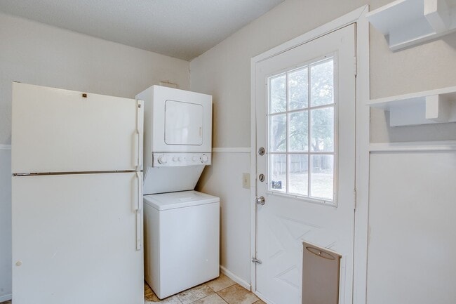 Building Photo - Pre Leasing for fall 2026! 2/1 in Tech Terrace