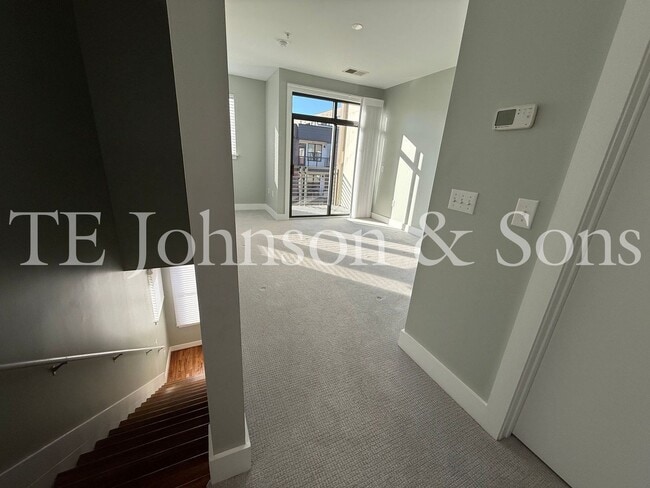 Building Photo - Modern Three Level Townhome in the Heart of Winston Salem