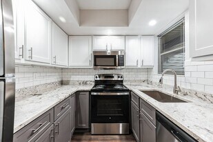 Building Photo - Harbourtowne at Country Woods