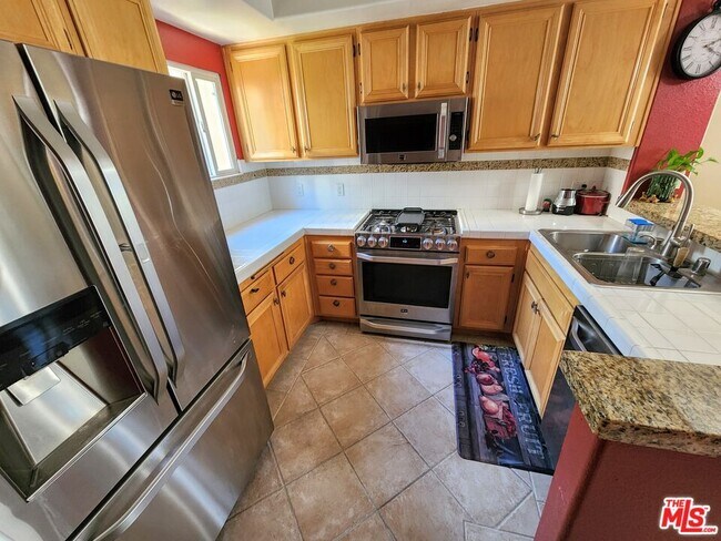 Building Photo - 5240 Premiere Hls Dr