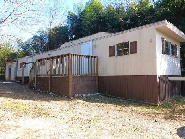 Primary Photo - Renovated Three Bedroom Mobile Home for Re...