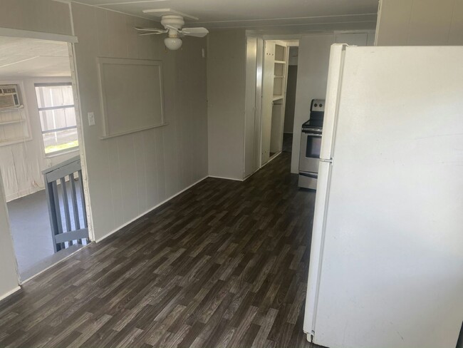 Building Photo - 4 Circle Dr