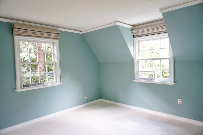 Building Photo - Gorgeous Dream Home in the Southwest Hills! Your Pacific Northwest Oasis Awaits!