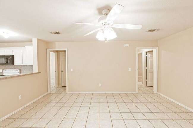 Building Photo - 933 Farmington Rd