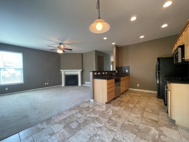Building Photo - Home For Rent Papillion