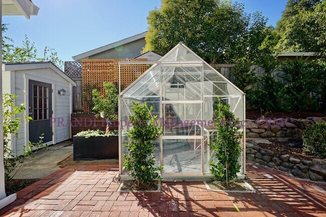 Building Photo - Marinwood Gem, Fully Renovated, Stylish an...