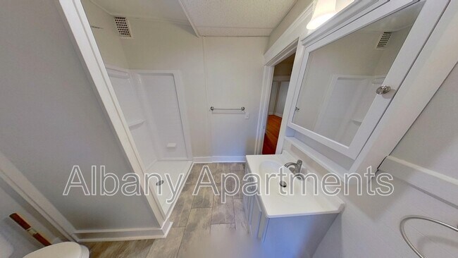 Building Photo - 568 Park Ave