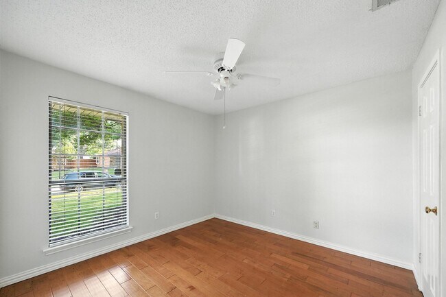 Building Photo - Beautiful 4-Bedroom Home in Sought-After Plano