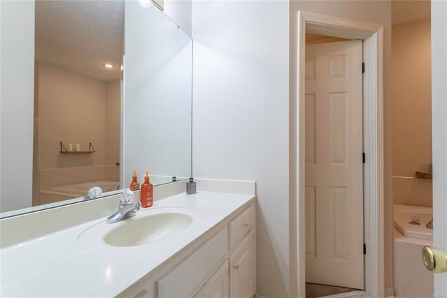 Building Photo - 1855 Brookstone Dr