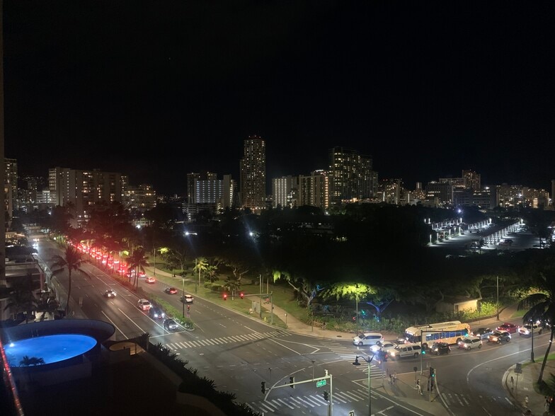 Night Views - 1860 Ala Moana Blvd