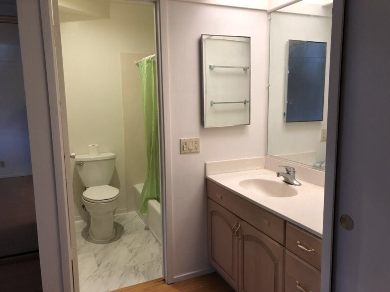 master bathroom - 500 W Middlefield Rd
