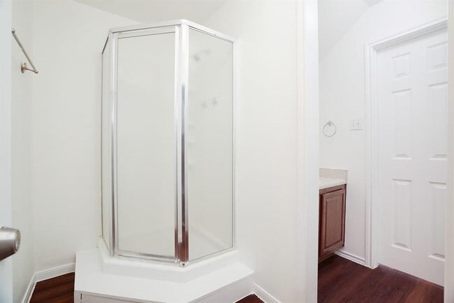 Building Photo - 140 Opal Lake Dr