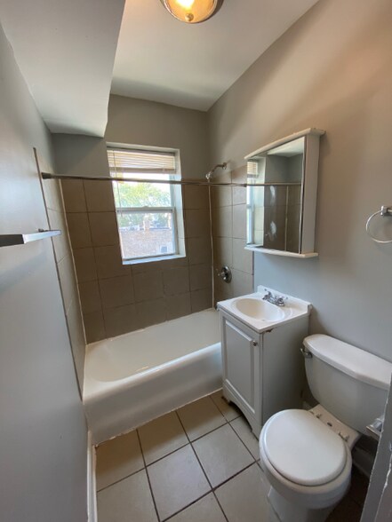 Building Photo - 3723-3729 W Grand Ave