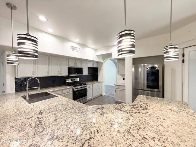 Building Photo - 4433 S Avenida Don Pepe