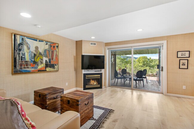 Building Photo - 100 N 8th St