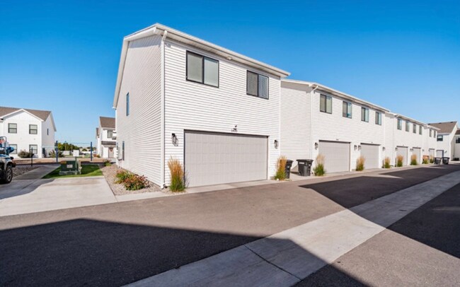 Building Photo - AWESOME END UNIT with attached 2 stall garage and additional personal parking spot on the exterior