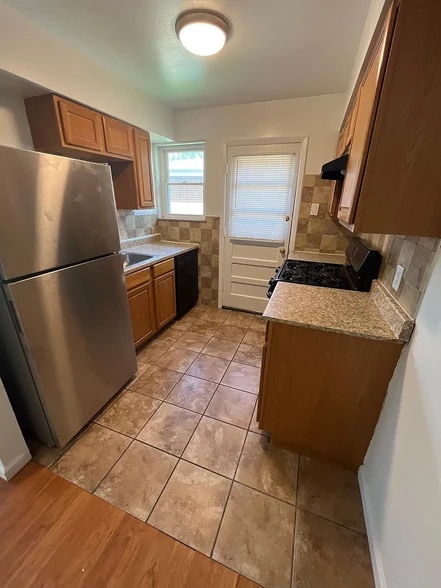 Building Photo - 10728 Tropic Dr