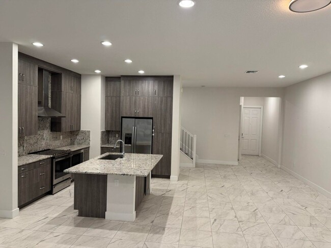 Building Photo - 11453 Pointe Midtown Dr