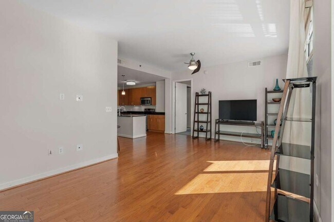 Building Photo - 711 Cosmopolitan Dr NE