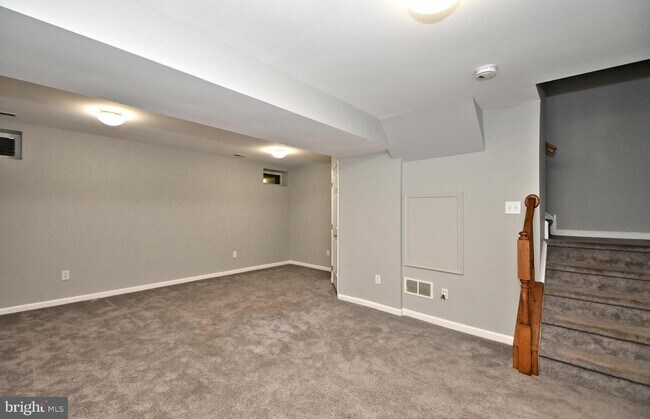 Building Photo - 3435 Westview Dr