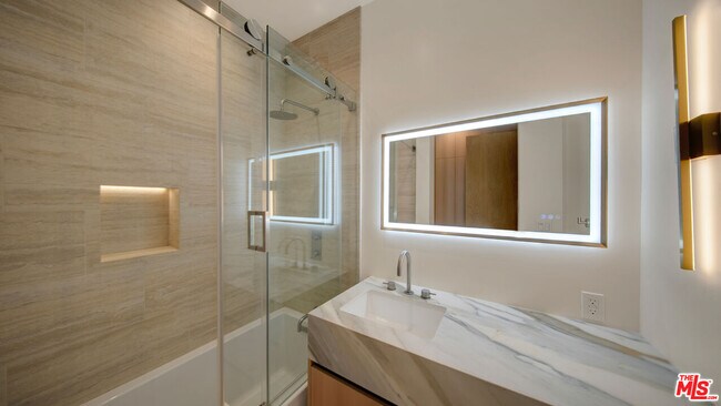 Building Photo - 8765 Hollywood Blvd