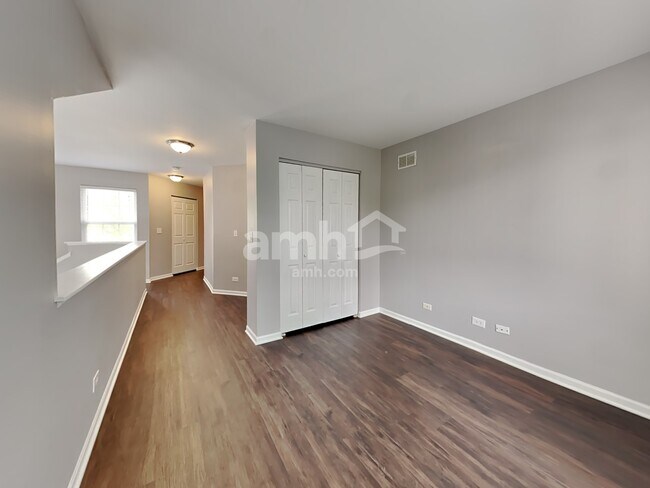 Building Photo - 9921 Bedford Dr