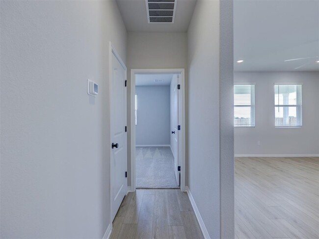 Building Photo - 129 Prairie Falls Drive