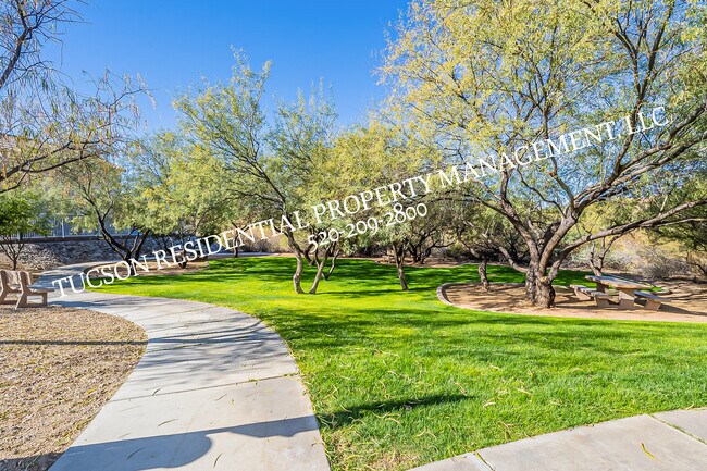 Building Photo - 6012 S Meadow Breeze Dr