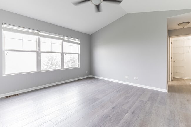 Building Photo - 660 Grosvenor Ln