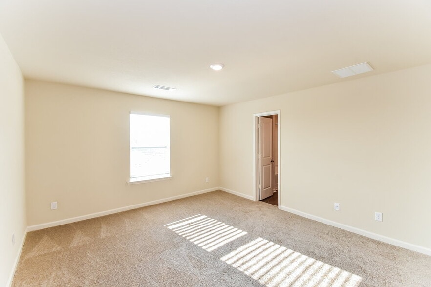 Building Photo - 3531 Falconwood Dr