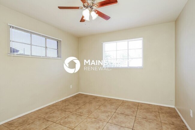 Building Photo - 3 Bedroom Pet-Friendly Home in Glendale, A...